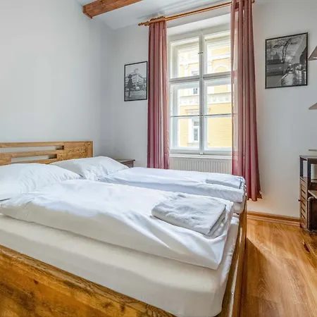 Budget Inspired By Old By Rentez Apartamento