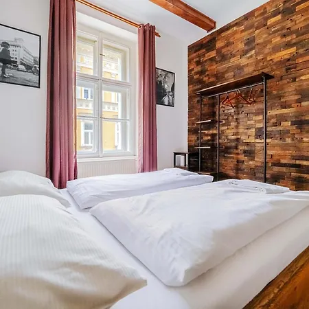 Budget Inspired By Old By Rentez Apartamento