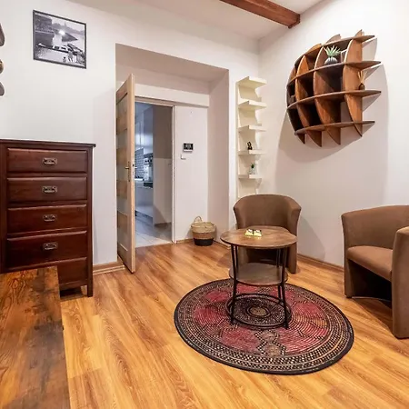 Budget Inspired By Old By Rentez Apartamento